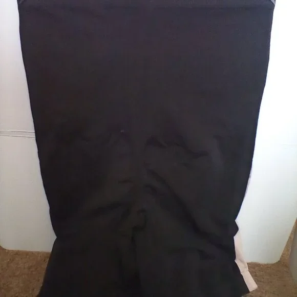 Skinny Girl Shorts - Picture 2 of 4